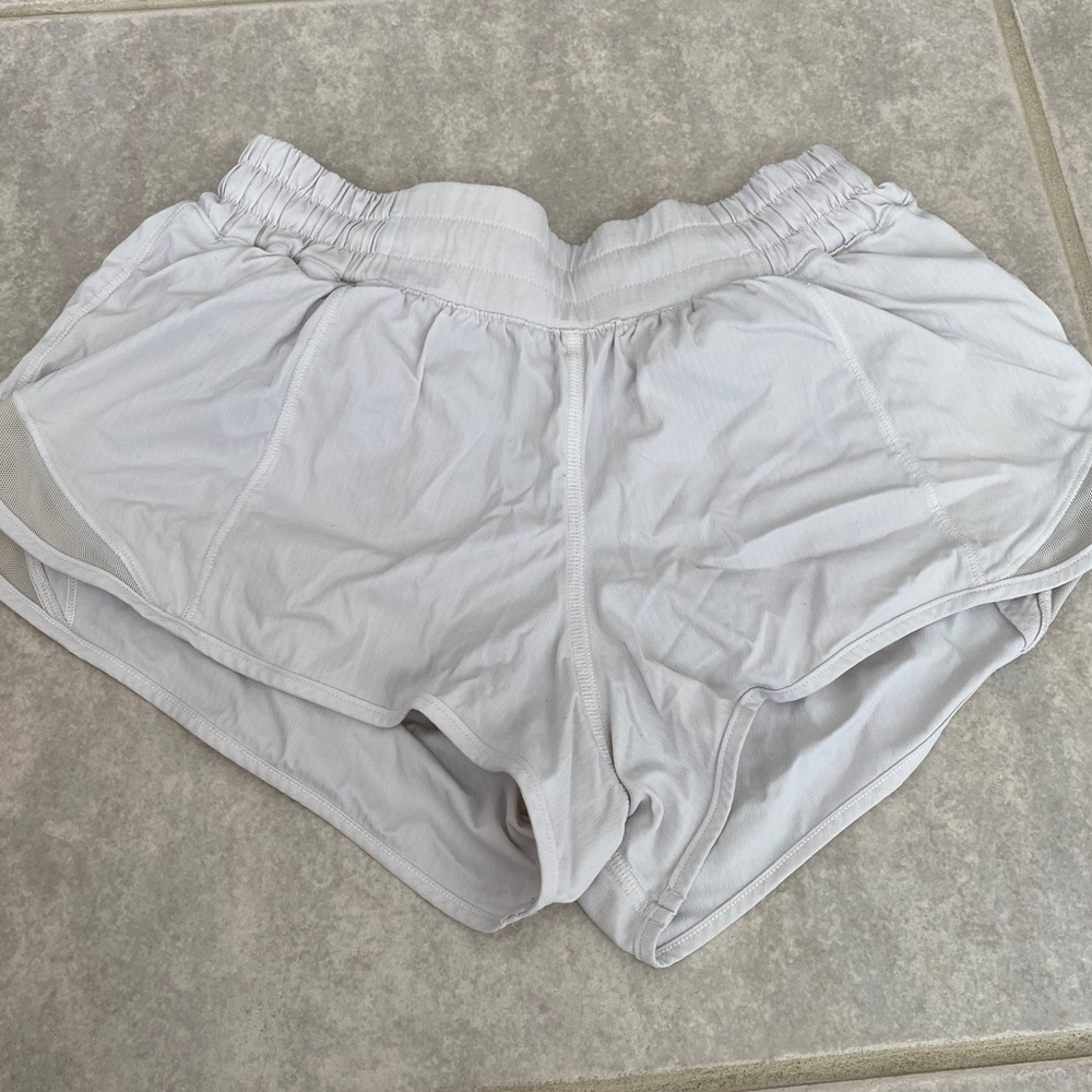 Lululemon Hottie Hot short 2.5” White